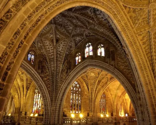 el-interior-de-la-catedral-de-sevilla-catedral-de-sevilla_4_1200x757